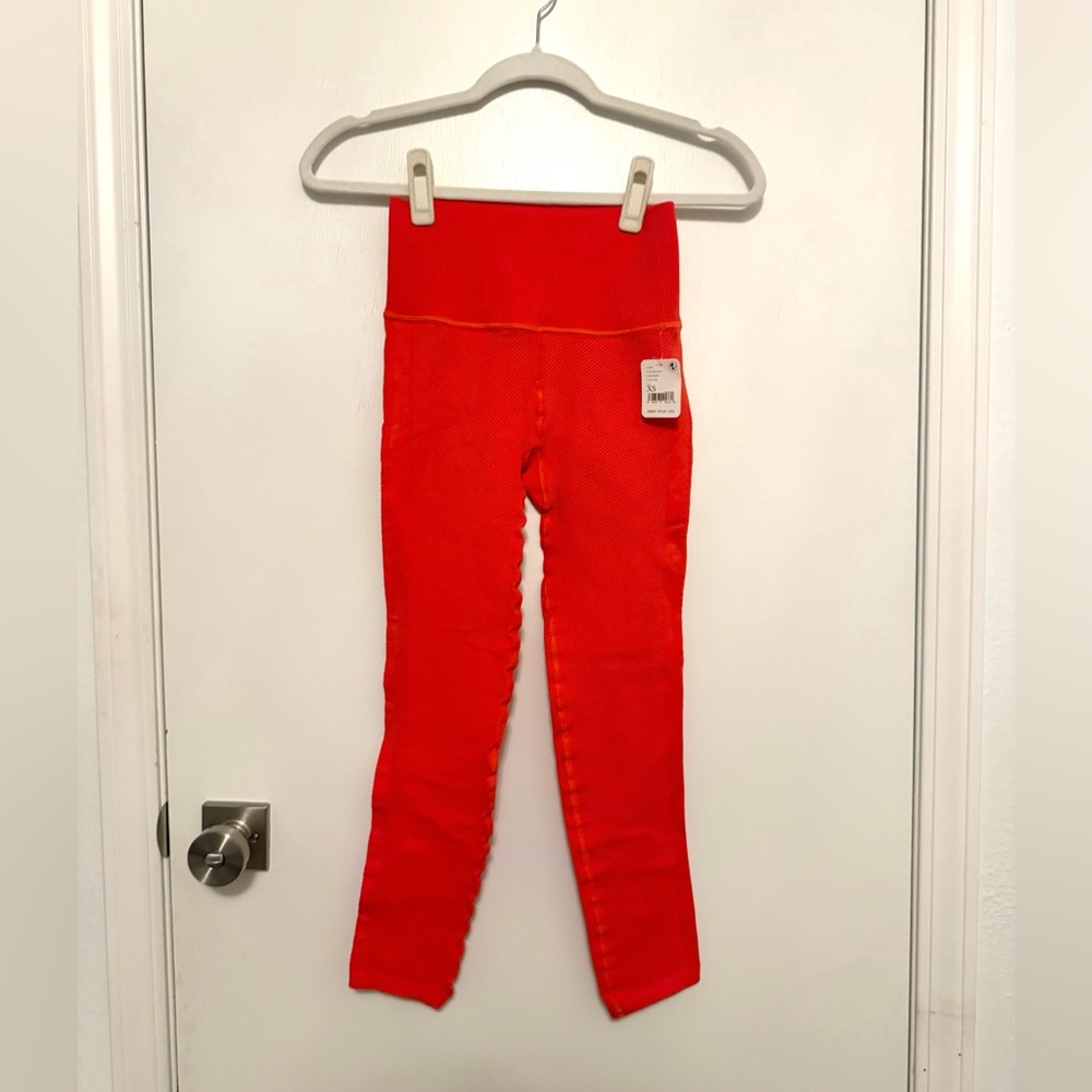 NWT Free People Movement Free Throw Leggings – Ripe Persimmon – XS